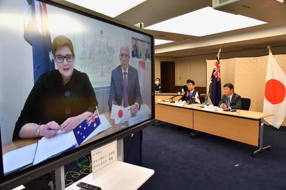 日本外相茂木敏充、防衛相岸信夫出席以視訊模式進行的日澳「2＋2會談」，兩國在聯合聲明中強調「台海的重要性」。 圖：翻攝岸信夫臉書