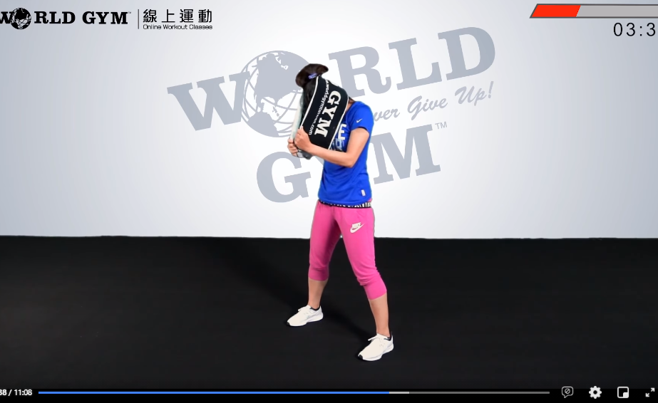 業者於疫情期間在臉書Po出多部健身教學影片。 圖：翻攝World Gym台南新營店臉書