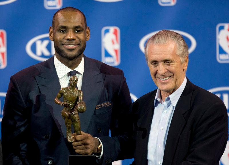 Pat Riley期待和LeBron James再續前緣。 圖／美聯社／達志影像