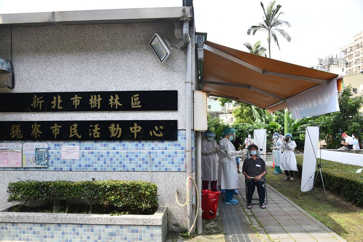 新北市新增機動篩檢隊，6月10日於樹林區啟用 圖：新北市政府衛生局提供