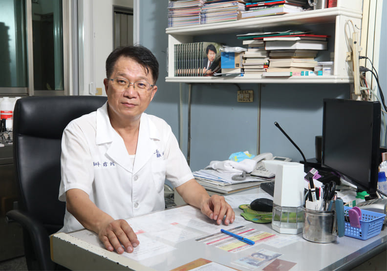 前台南市副市長、醫師顏純左。 圖：擷自顏純左臉書粉專