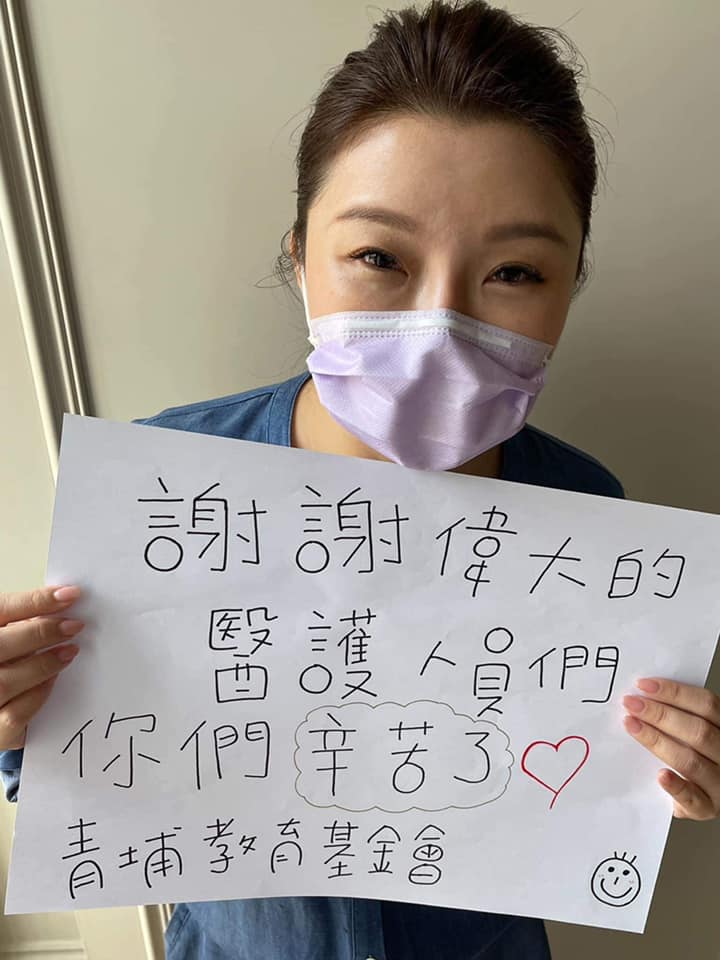 前立委張嘉郡傳出濫權違規施打疫苗，名嘴張宇韶批評：佔用醫療人員的份額後，若無其事的喊加油。 圖：翻攝張宇韶臉書