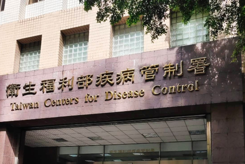 衛福部成立1922關懷中心，並發出公告招募20名臨時人員及20名儲備人員。 圖：翻攝朱學恒臉書