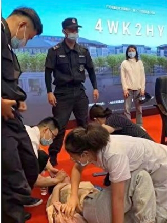 浙江獨立學院的學生因不滿中國政府將其學校與職業學校合併，在6月4日，學生們以罷課、示威等學運形式向江浙地方政府表達抗議，遭到鎮壓。 圖 : 抗議學生提供