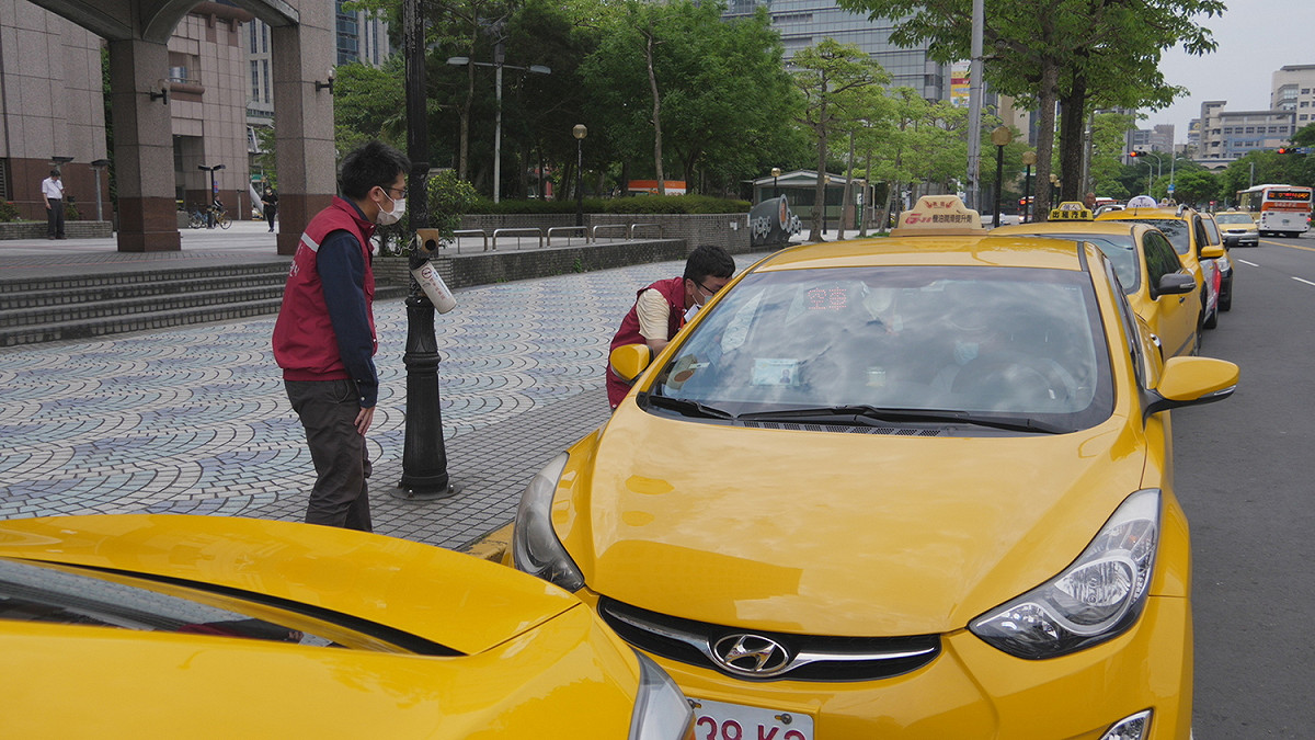 新北市徵調媒合計程車協助物流業配送貨物及外送餐點 圖：新北市政府交通局提供