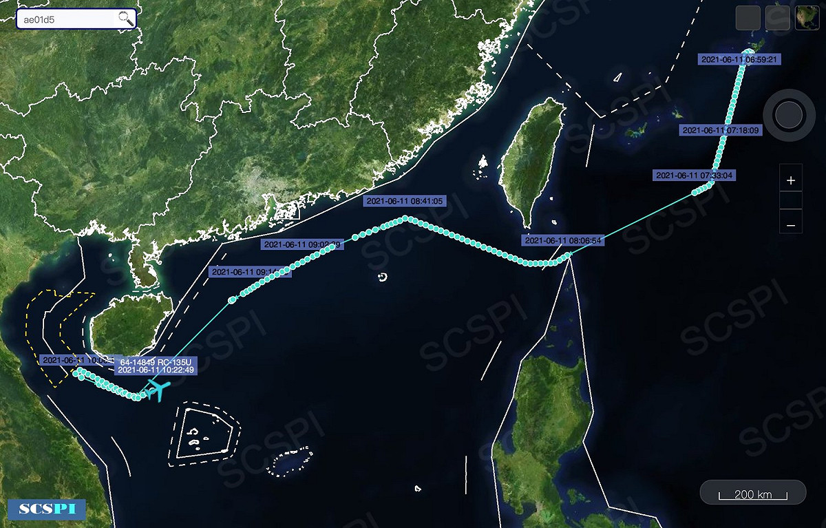「南海戰略態勢感知計畫」平台PO出美軍RC-135U電偵機飛往南海海域偵察的航跡圖。 圖：翻攝 SCS Probing Initiative推特