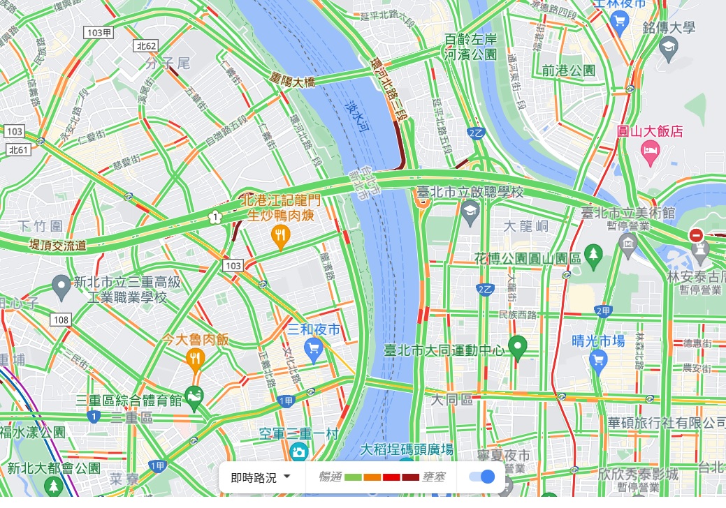 Google Map即時路況，顯示北部多處接近高速公路匣道路段出現壅塞狀況。 圖：翻攝Google Map