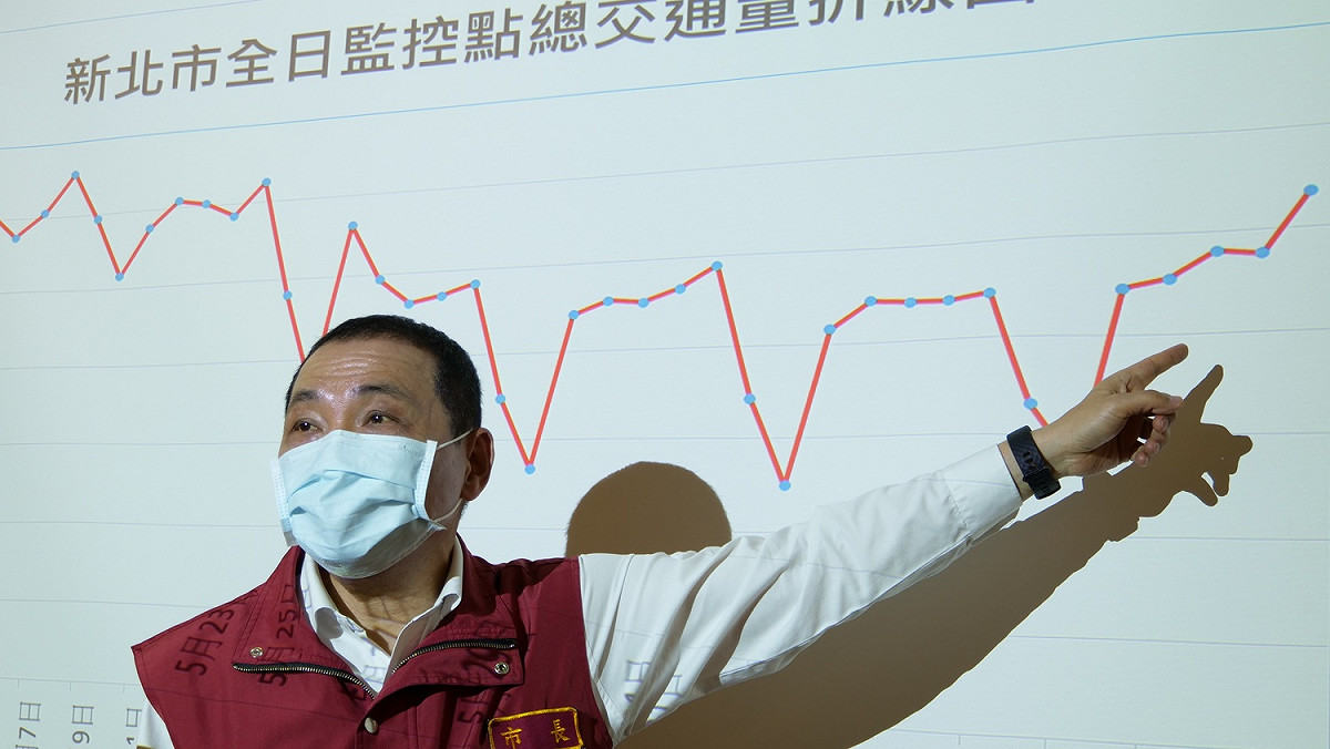端午連假前夕新北交通量增加16.7%，市長侯友宜呼籲民眾端午連假不返鄉，宅在家，一起做好防疫。 圖：新北市交通局／提供