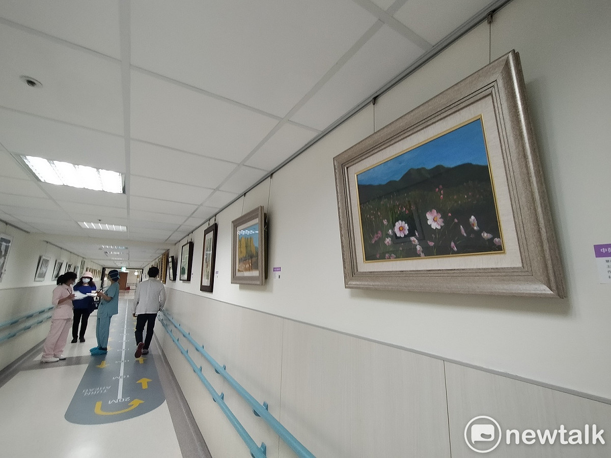 中榮藝廊展出員工作品。 圖：唐復年/攝