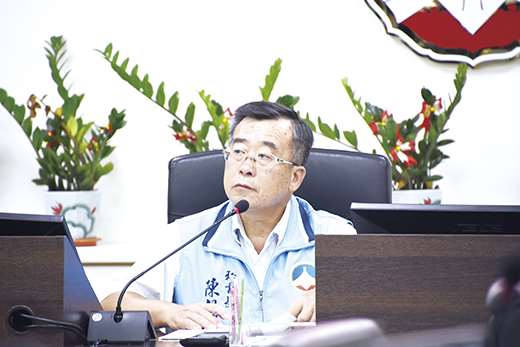 縣府秘書長陳朝金表示，縣府上午針對疫苗施打對象召開第一次工作會議，希望提升覆蓋率，也確保工作人員的安全。 圖：取自金門縣府官網
