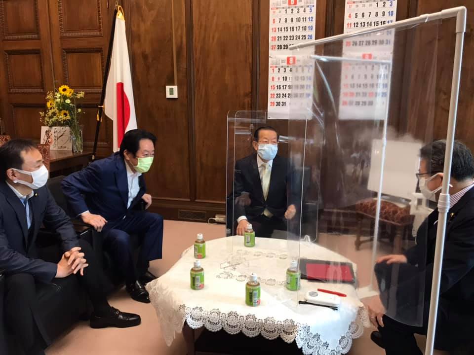 駐日代表謝長廷於今日(14日)赴日本參議院表達感謝之意。 圖: 翻攝謝長廷臉書