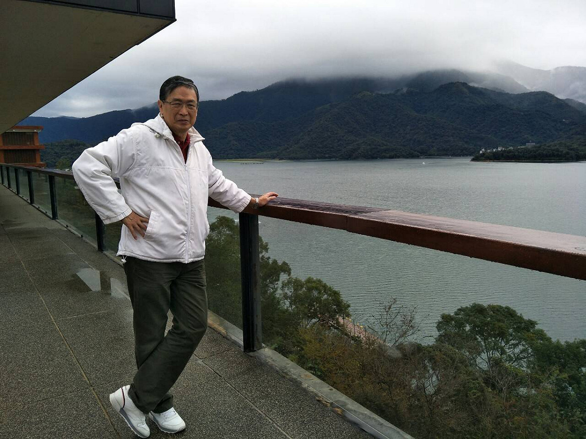 馬西屏帶95歲父親打疫苗，事後發文曝現場狀況。 圖：翻攝自臉書
