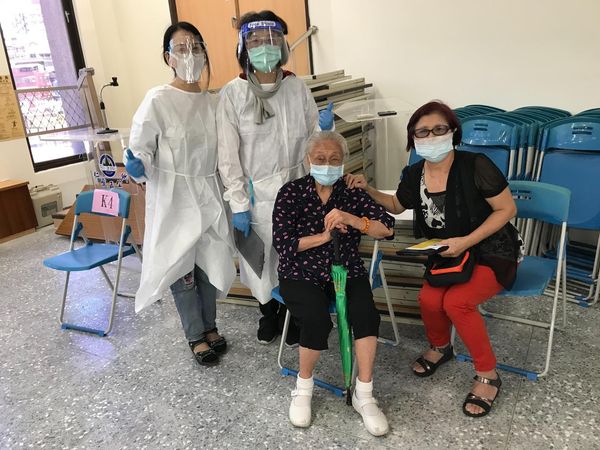 基隆市長林右昌表示，截至中午12點為止，已施打 4089人，包括一名105歲的阿嬤。 圖：翻攝林右昌臉書