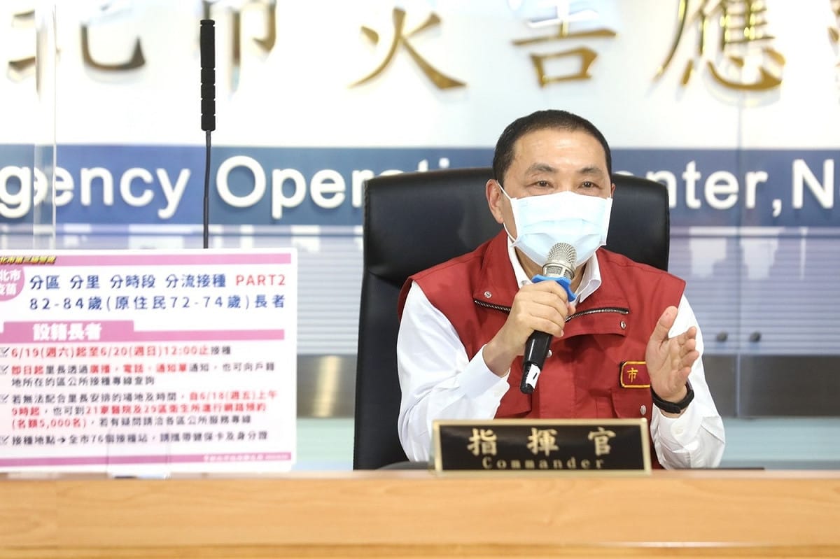 侯友宜指出，新北市確診個案中有66%都是無症狀感染者，呼籲民眾趕快出來快篩，找出隱藏在社區的傳播鏈。 圖：新北市政府／提供