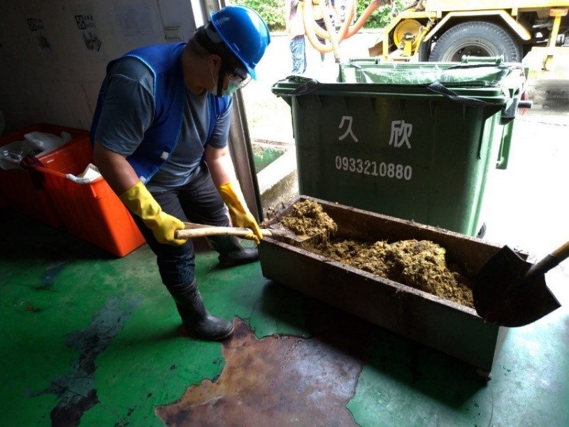 污水廠污泥清運 圖：新北市水利局提供