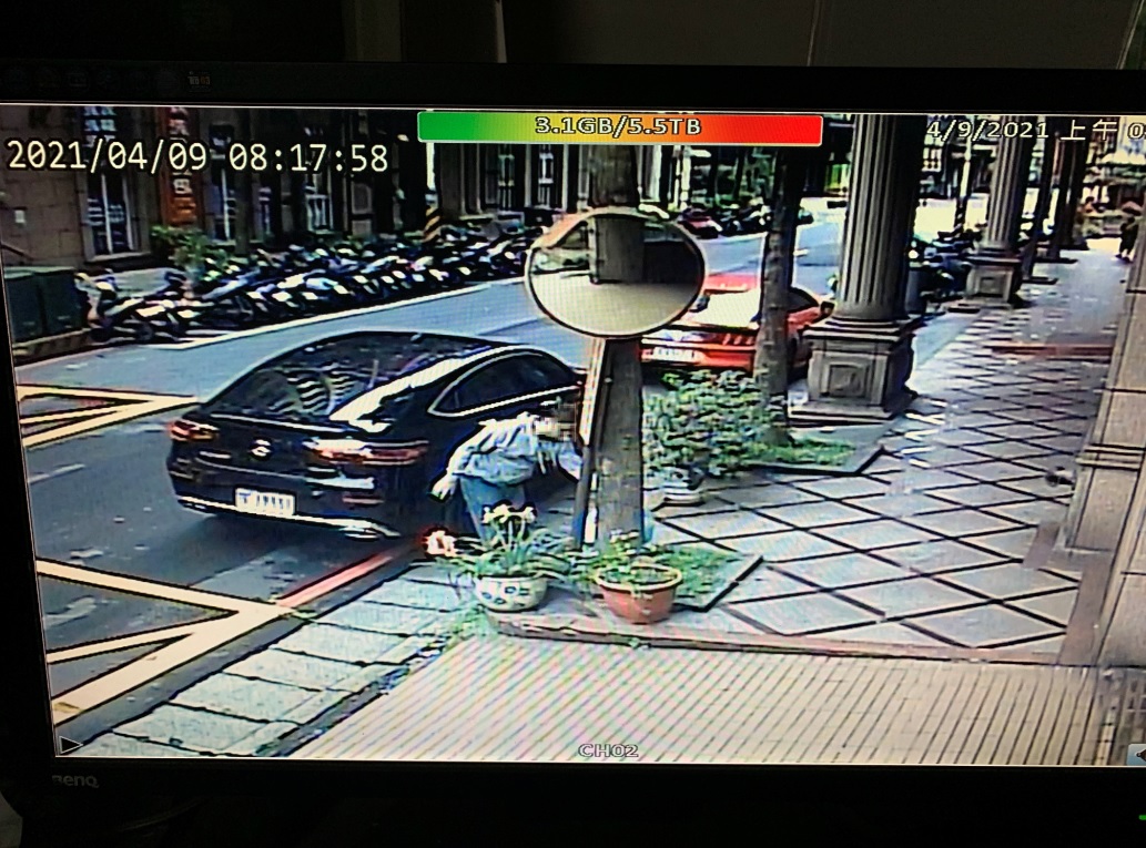 民眾提供邱嫌棄養事證。  圖：新北市動保處提供