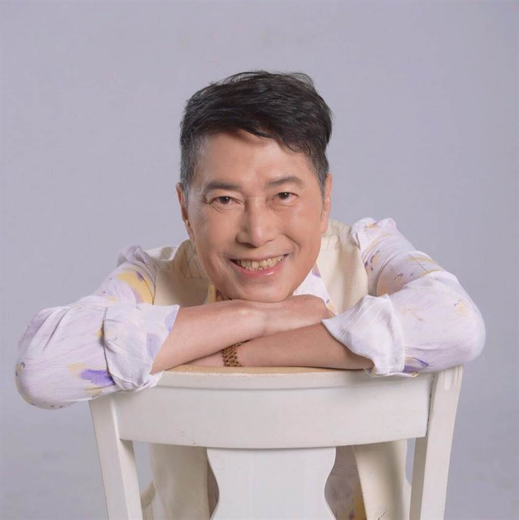 資深藝人「長青」吳新三16日驚傳因心臟宿疾不幸逝世，享壽76歲。 圖：翻攝臉書