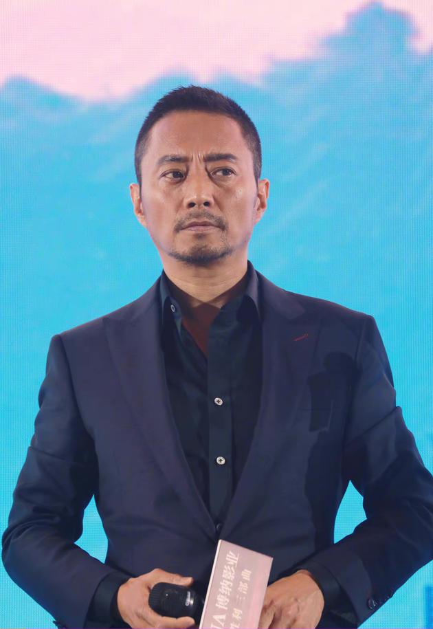 影帝張涵予膚色變得非常黑，被網友調侃「可以演包青天了」。 圖：翻攝自微博