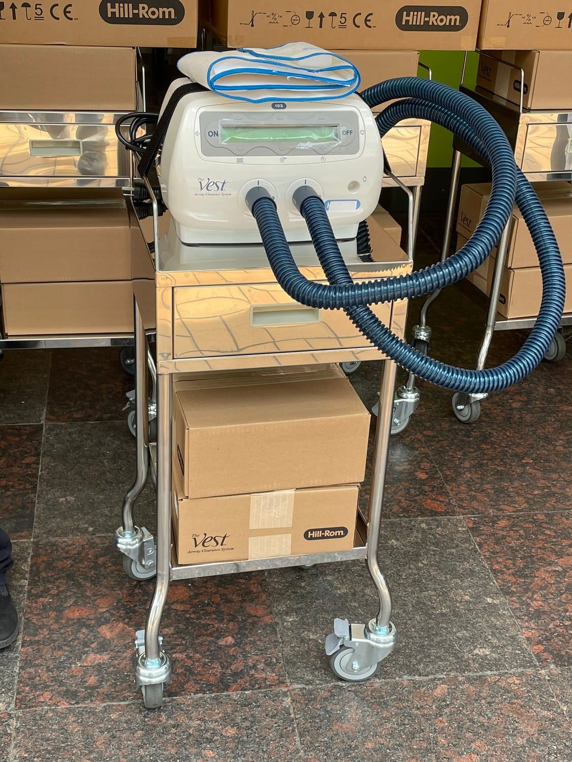 一部拍痰機要價近50萬元。 台中榮總/提供