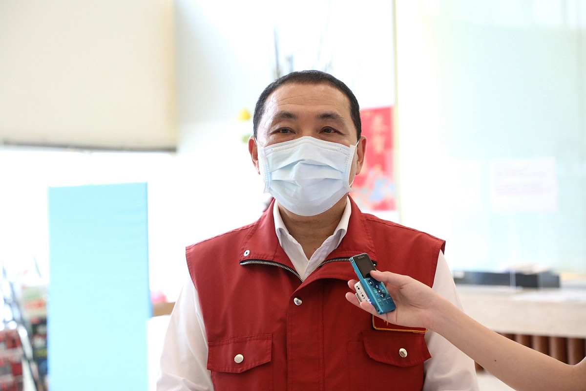 侯友宜指出，目前新北市長者接種施打率約6成，對於有3名長者接種疫苗後往生表示不捨。 圖：新北市政府/提供
