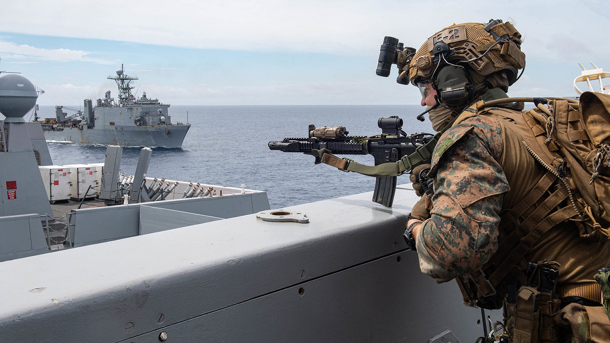 美軍第31陸戰隊兩棲遠征支隊(31st MEU)的第11兩棲中隊，也隨「美利堅號(LHA-6)」兩棲攻擊艦群，進行3D立體作戰訓練。 圖：翻攝U.S. Pacific Fleet推特