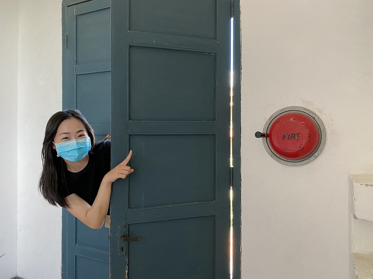 位於淡水紅毛城主堡2樓露臺的搖桿式火災警報器。 圖：新北市立淡水古蹟博物館提供