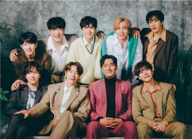 消防局突收到韓國天團Super Junior神秘包裹。 圖：翻攝自臉書