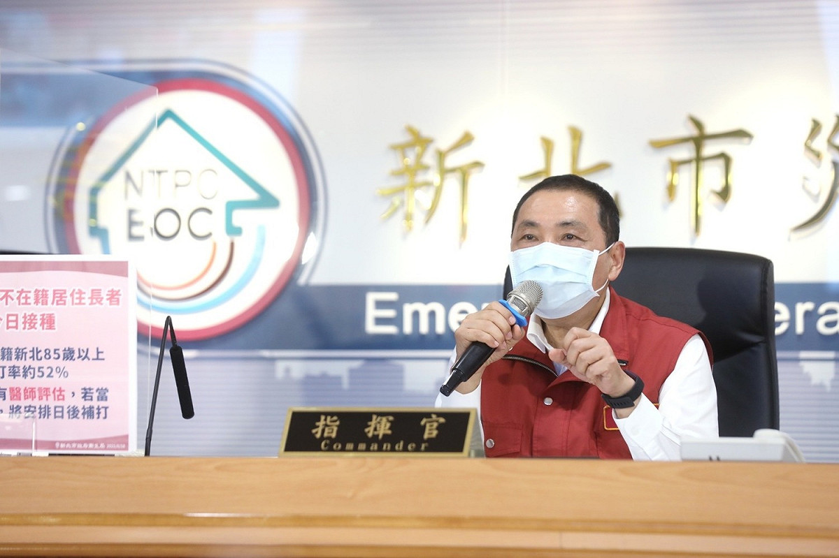 侯友宜表示，樂見政府與民間合作，積極正向面對疫苗不足的問題。 圖：新北市政府/提供