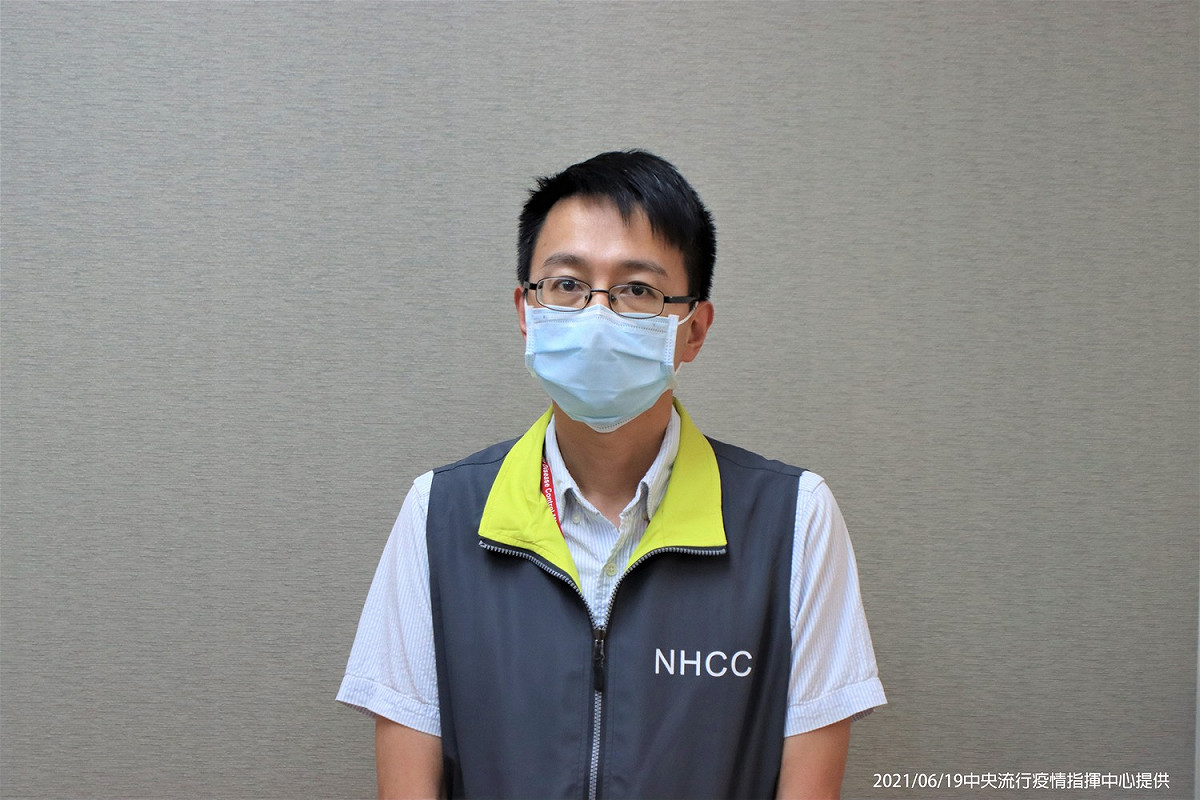 羅一鈞說明澳門檢出1例自台入境之新冠肺炎陽性個案。 圖：中央流行疫情指揮中心／提供