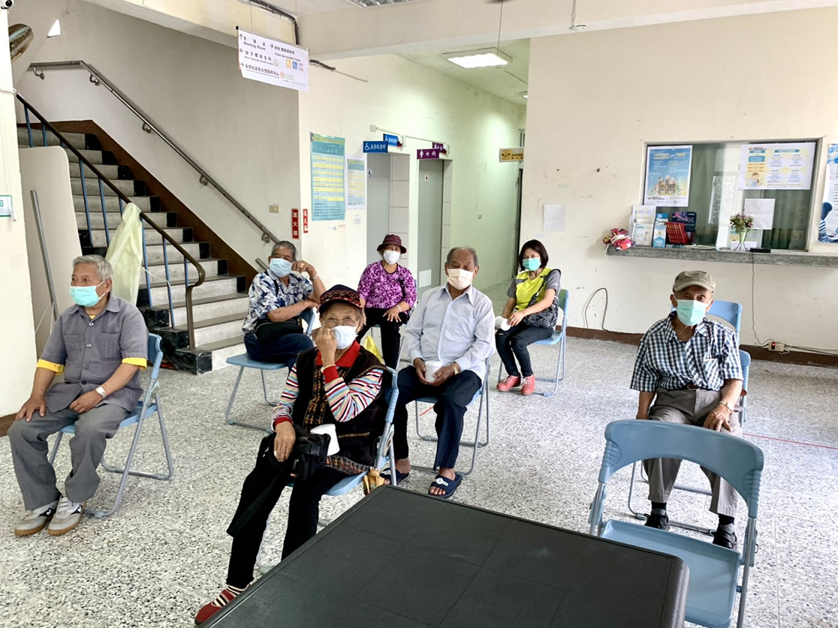 屏東縣即日起疫苗施打年齡下修到75歲以上。(資料照片) 圖：屏東縣政府/提供
