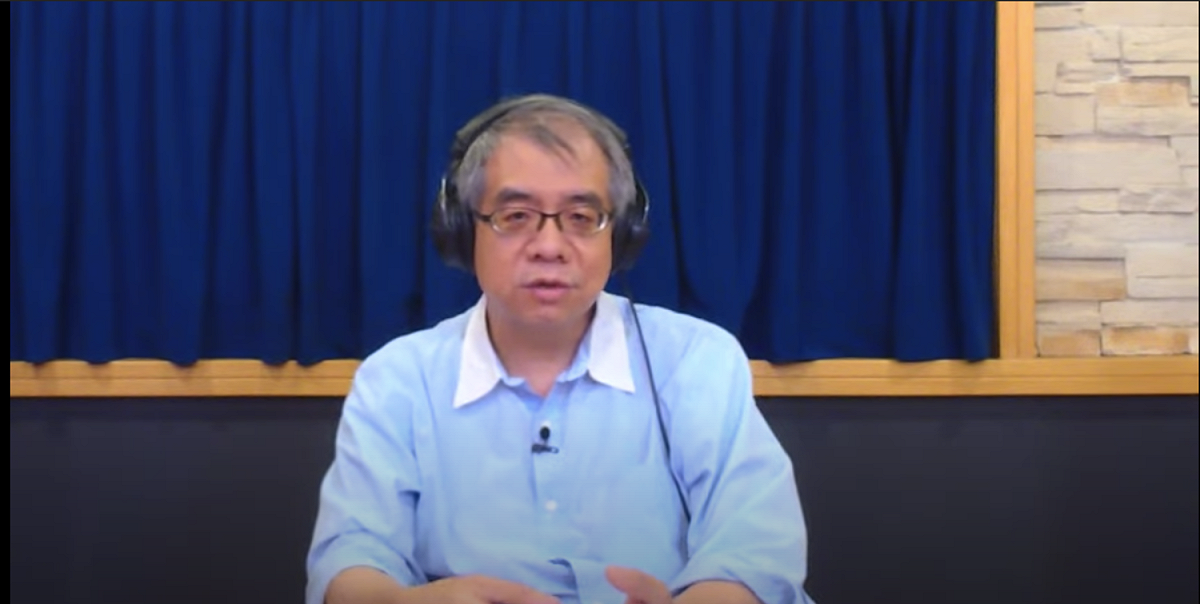 資深媒體人楊照日前表示，民眾應認真究責、正視嚴重防疫問題，勿以「團結」、「全世界都一樣」等說法為政府開脫。 圖：翻攝 世界ㄧ把抓 youtube
