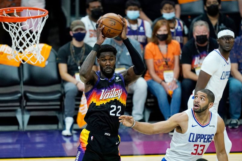 太陽狀元郎Deandre Ayton灌籃反超比分，準絕殺快艇。 圖／美聯社／達志影像