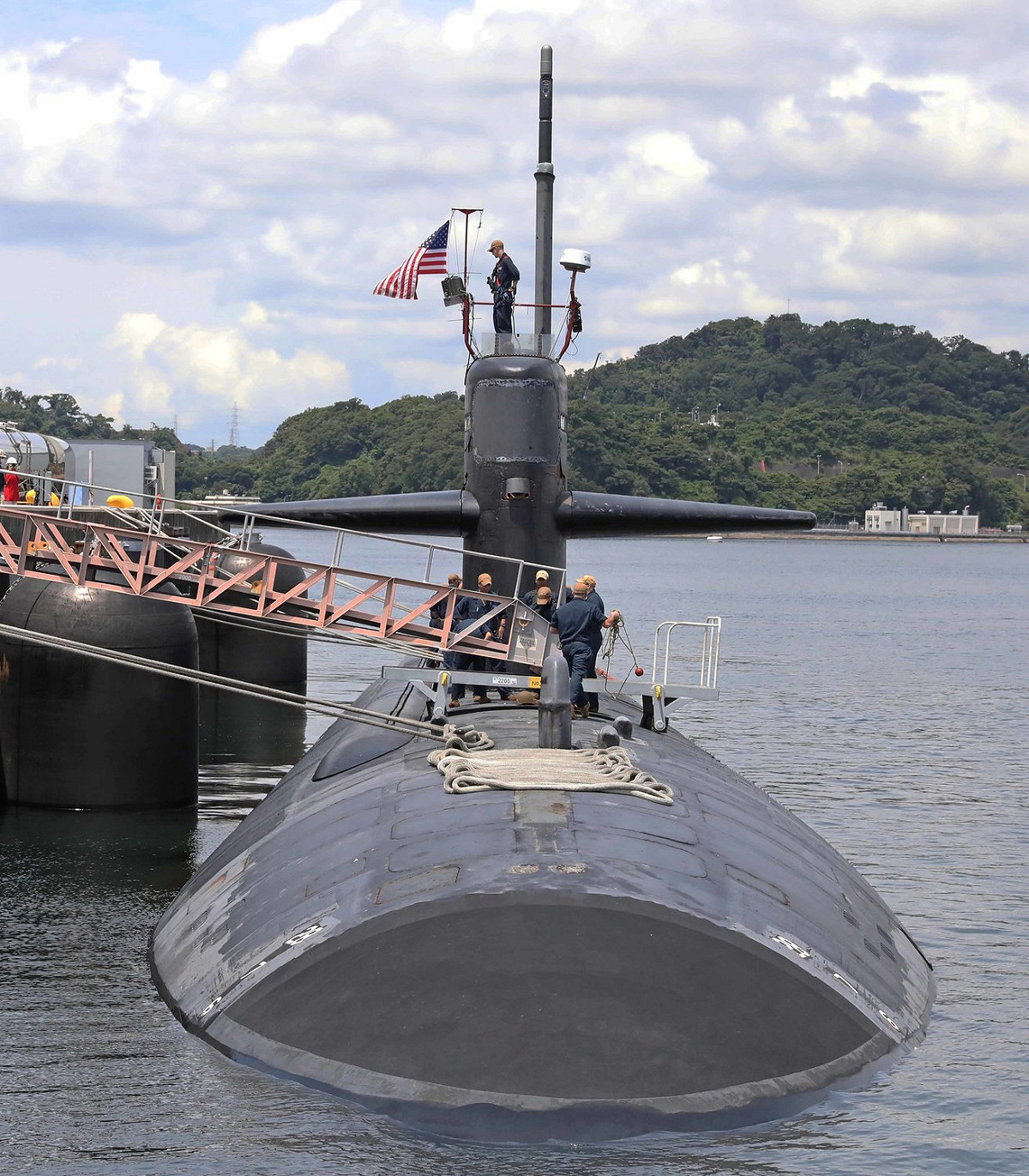 美軍太平洋艦隊曝光洛杉磯級核動力攻擊潛艦「奧克拉荷馬城號(SSN-723)」訪問日本橫須賀。 圖：翻攝U.S. Pacific Fleet推特