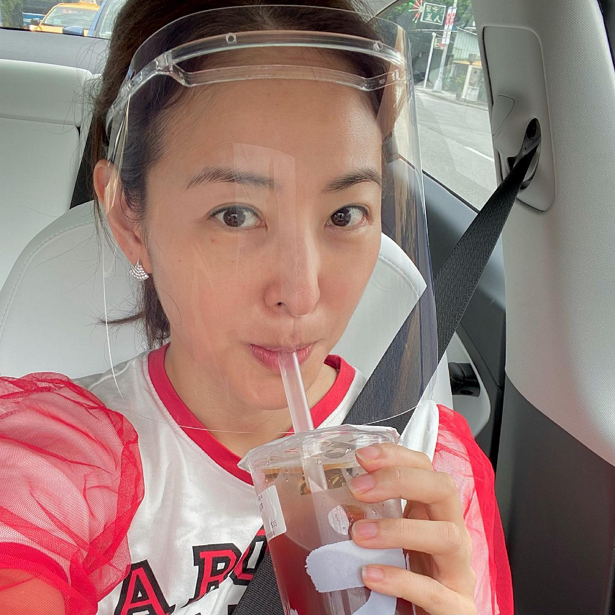 賈永婕捐的救命神器，讓要插管患者能站起來跳舞。 圖：翻攝自臉書