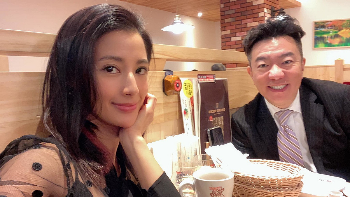李蒨蓉(左)和老公李德立結婚17年，昨深夜爆發激烈爭吵，讓她一度動了想離婚的年頭。 圖：翻攝自李蒨蓉臉書