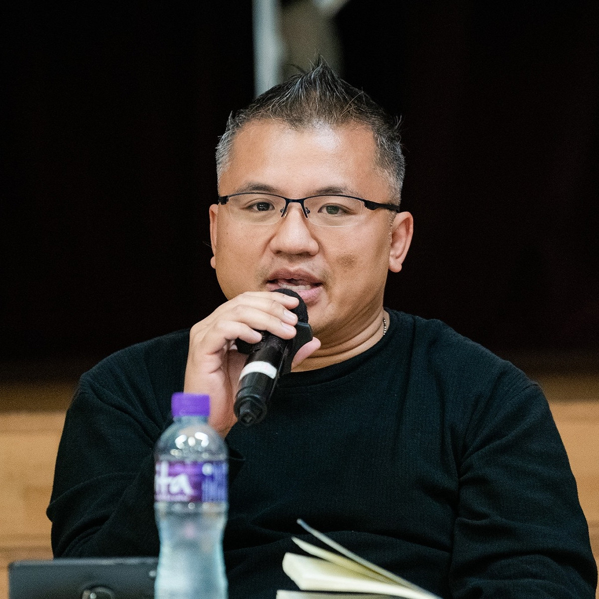 香港記協主席陳朗昇今天對國際媒體《路透社》回應楊清奇被捕一事時表示，「如果寫文章會有後果，我們就會非常憂慮」。 圖：翻攝陳朗昇臉書