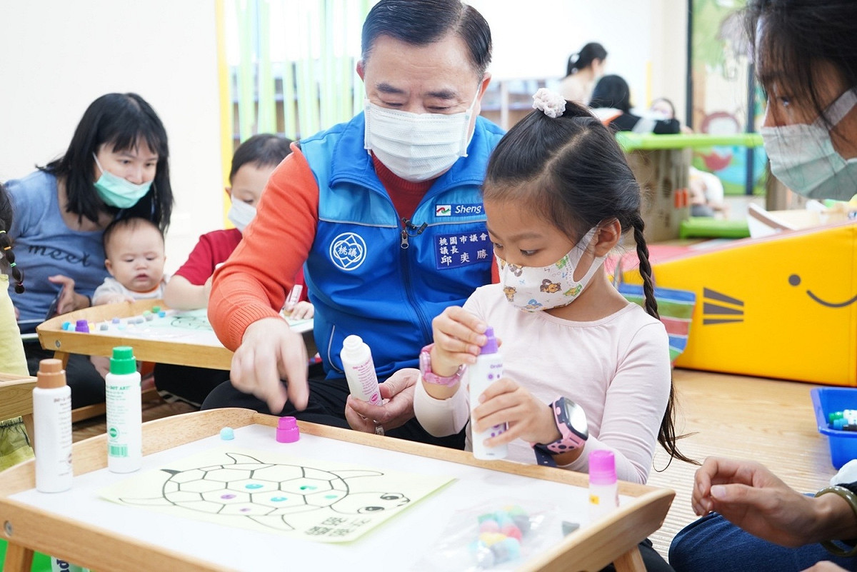 桃園市議會議長邱奕勝盼市府體恤疫情三級警戒期間，全市私立幼兒園營運困境，盡早找到既能讓業者復課又能兼顧減輕家長負擔方式，減少因持續停課可能衍生的社會問題。 圖：桃園市議會／提供（資料照）