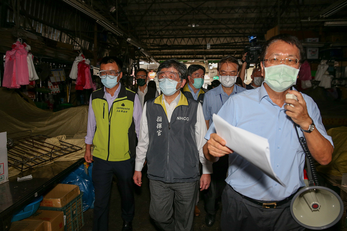 疫情指揮官陳時中視察台北農產第一市場。 圖：中央流行疫情指揮中心/提供