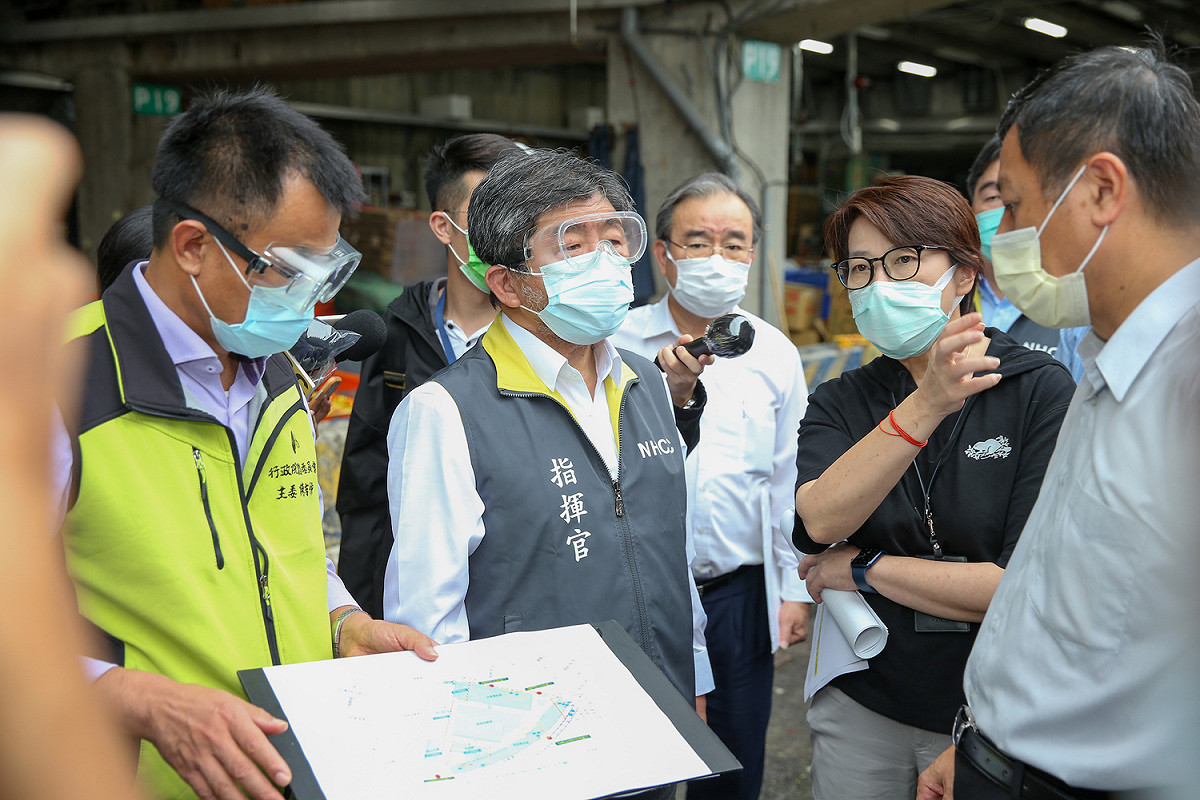 疫情指揮官陳時中視察台北農產第一市場。 圖：中央流行疫情指揮中心/提供