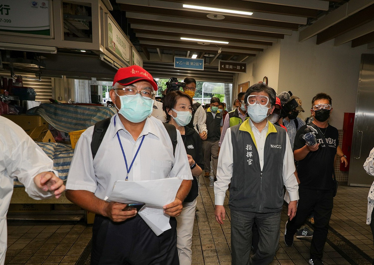 疫情指揮官陳時中視察環南綜合市場。 圖：中央流行疫情指揮中心/提供