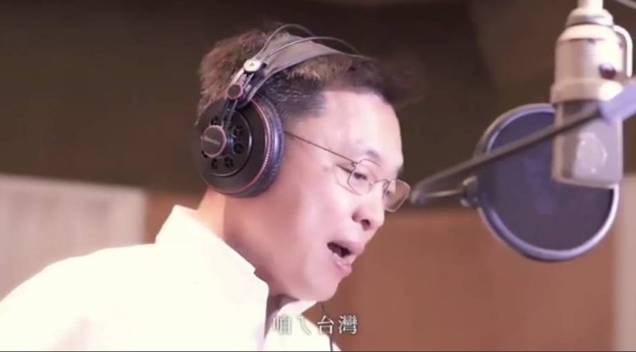 趙天麟參與「咱在厝」作詞、合唱及MV拍攝。。 圖：翻攝「咱在厝」MV