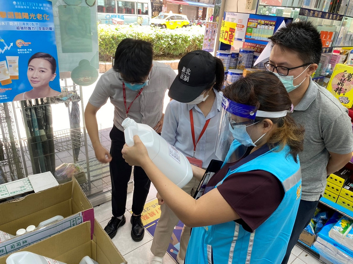 小組查訪藥局酒精價格 圖：新北市農業局提供