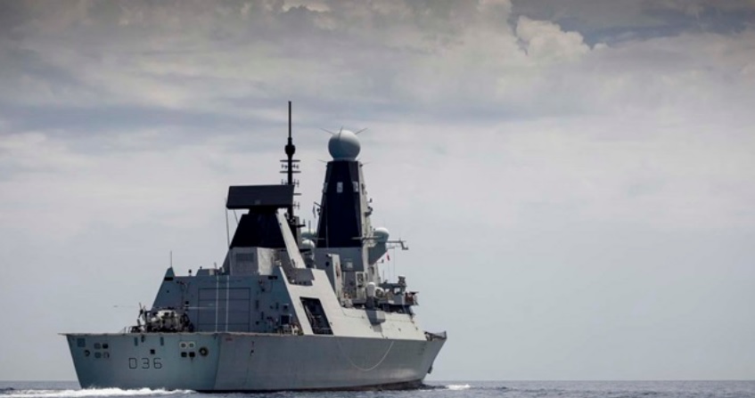英國皇家海軍驅逐艦「捍衛者號」宣稱無害通過俄羅斯水域，但在被民眾撿到的機密文件裡顯示，經過縝密計畫。 圖：翻攝自英國皇家海軍官網