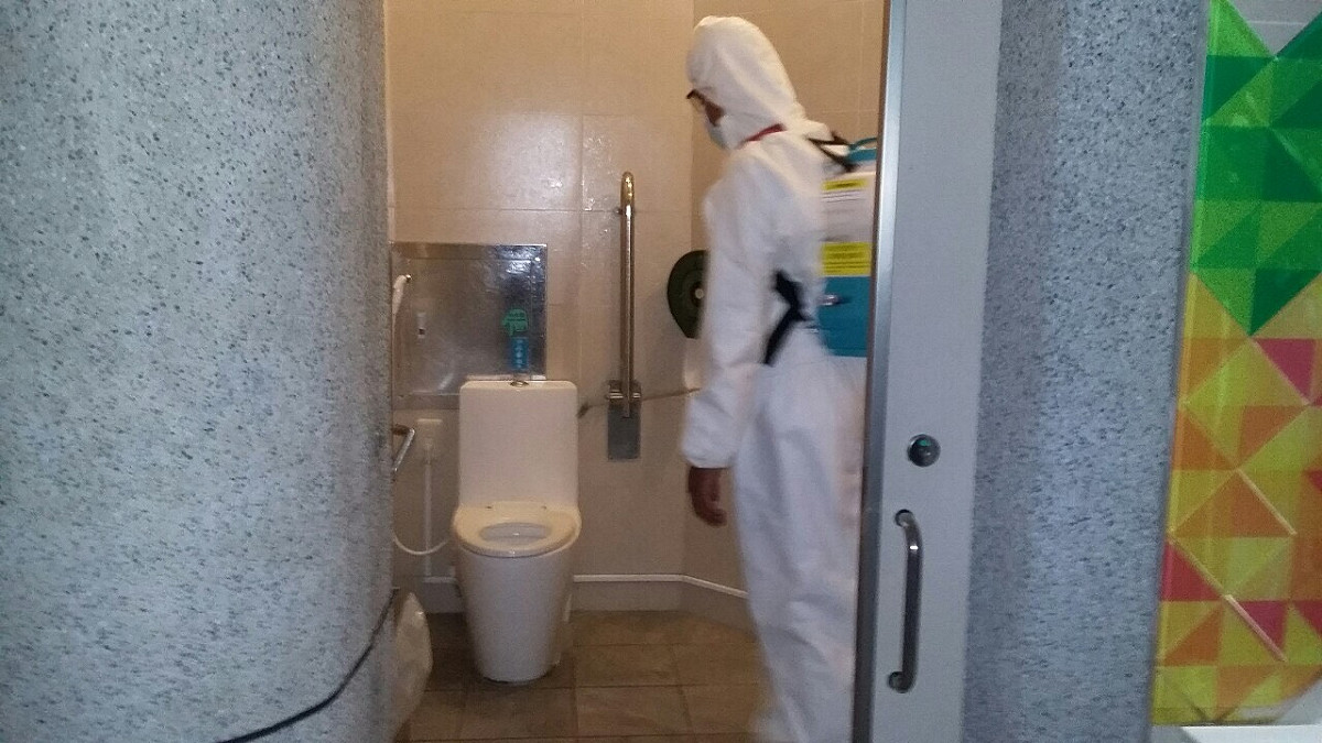 祕魯返台祖孫曾到關廟服務如廁，高公局表示，他們是使用指定廁所，並在使用後立即消毒。 圖：高公局／提供