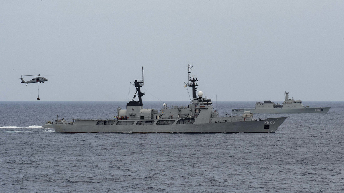 斯里蘭卡「CARAT聯合軍演」，美軍釋出MH-60S海鷹直升機協助斯里蘭卡海軍進行「垂直運補」。 圖：翻攝 U.S. Pacific Fleet推特