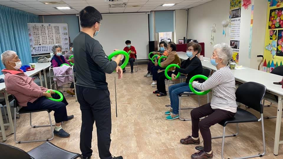 銀心園-臺中教育大學實現在地老化，獲得Pitch團隊「評審獎」銀獎。 臺中市工商發展投資策進會/提供