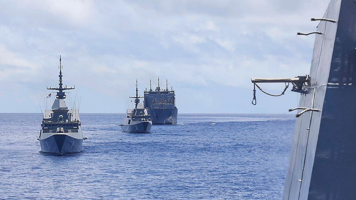 美國海軍與新加坡海軍進行「太平洋獅鷲2021演習(Pacific Griffin)」。 圖：翻攝U.S. Pacific Fleet推特