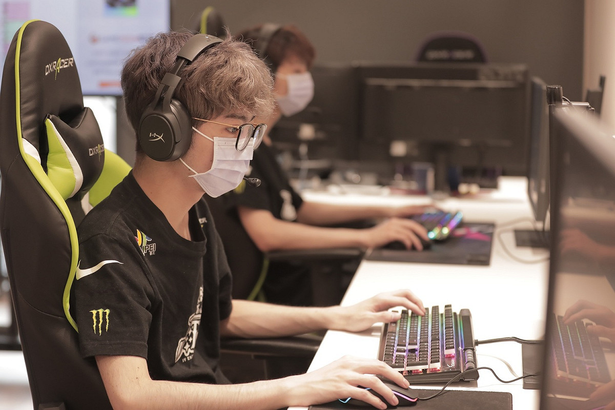 HyperX今日宣布與《英雄聯盟》職業電競戰隊勁旅J Team正式簽約合作 圖：Hyper/提供