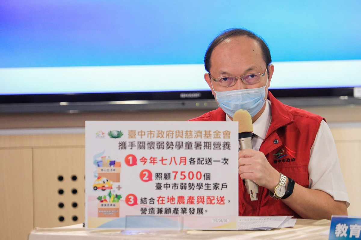 教育局長楊振昇說明配送方式。 台中市政府/提供