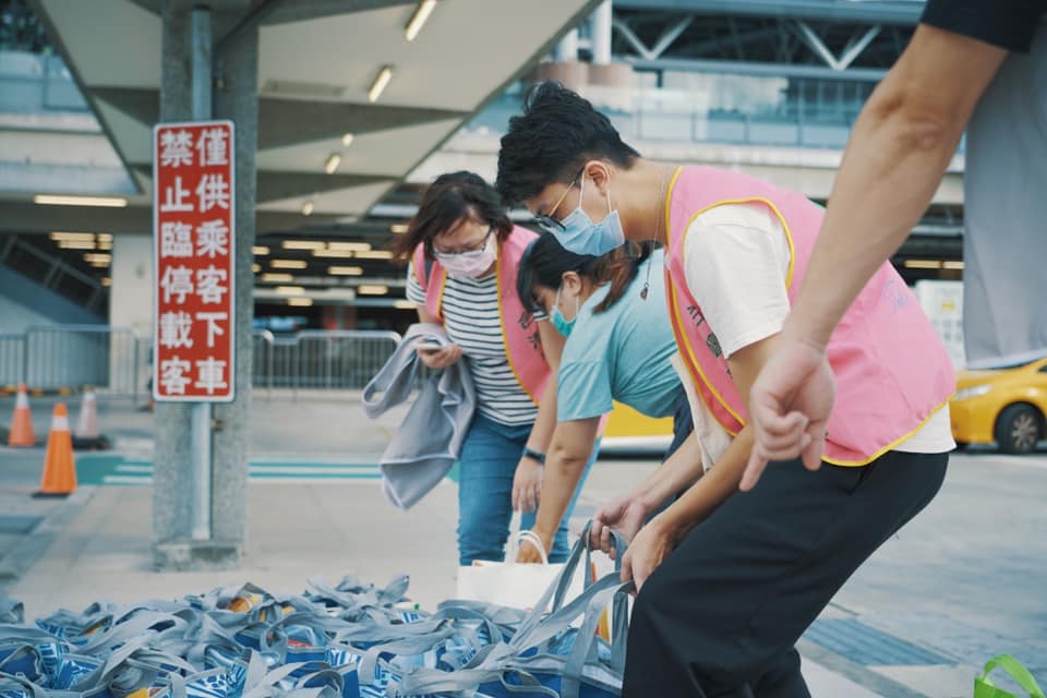 光合基金會提供防疫物資給街友。 光合基金會/提供
